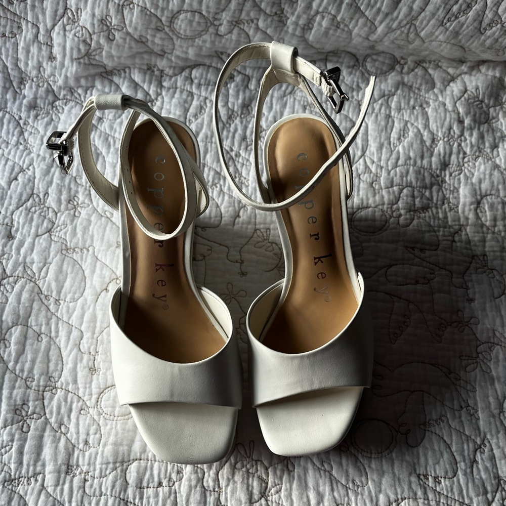 Copper Key White Wedge